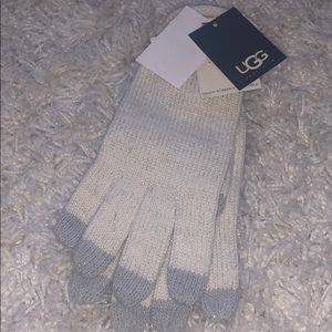 UGG White and Grey Gloves
